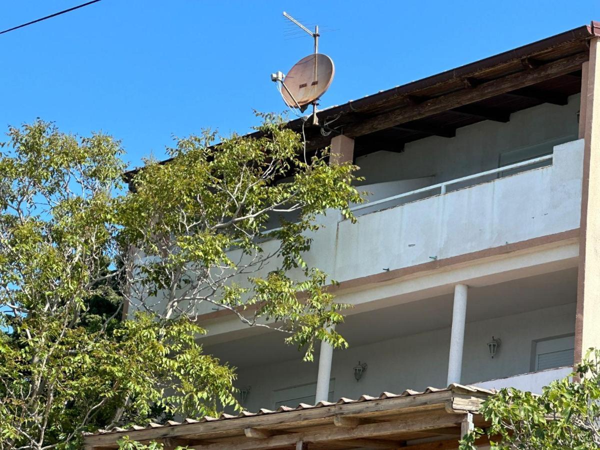 Apartmani Karlobag Exterior photo