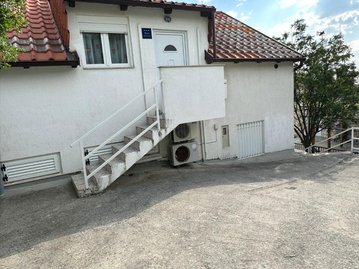 Apartmani Karlobag Exterior photo