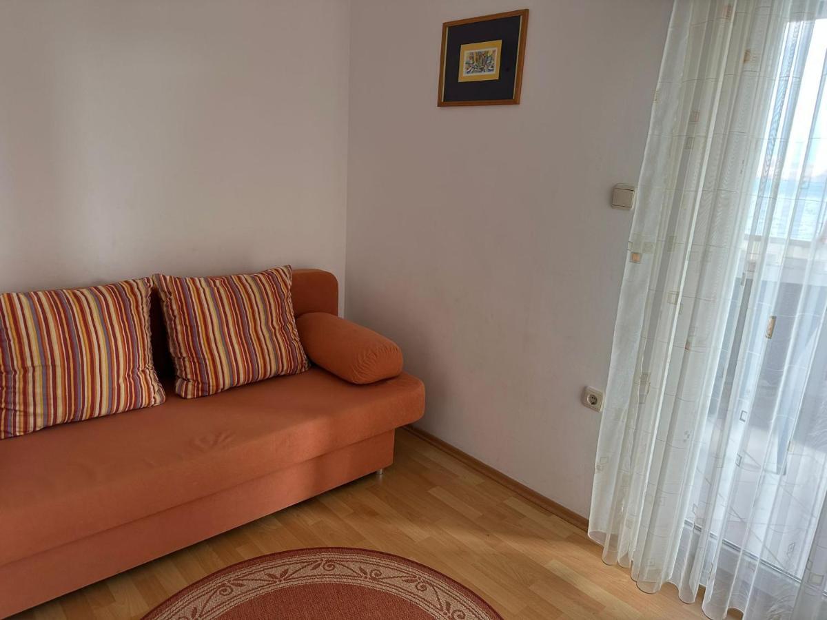 Apartmani Karlobag Exterior photo