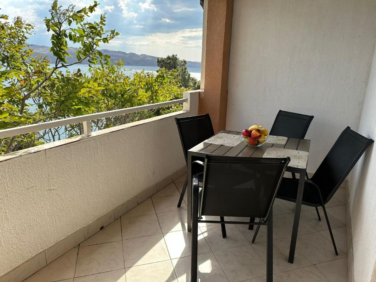 Apartmani Karlobag Exterior photo